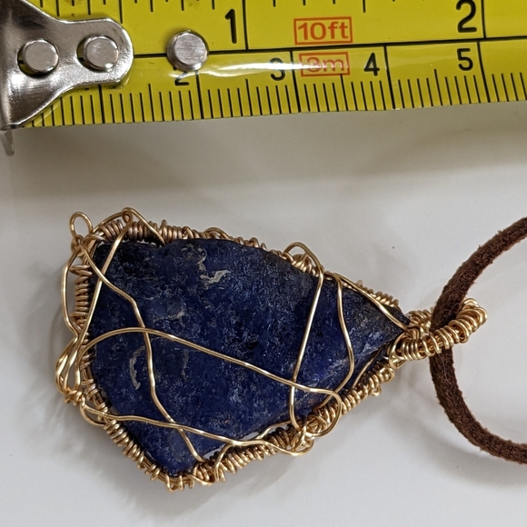 86.40 Carats Solid Rough SAPPHIRE Handcrafted Gold Plated Wire Pendant - Picture 5 of 8